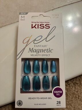 KISS Gel Magnetic Ready-to-Wear Nails - Shimmer Teal